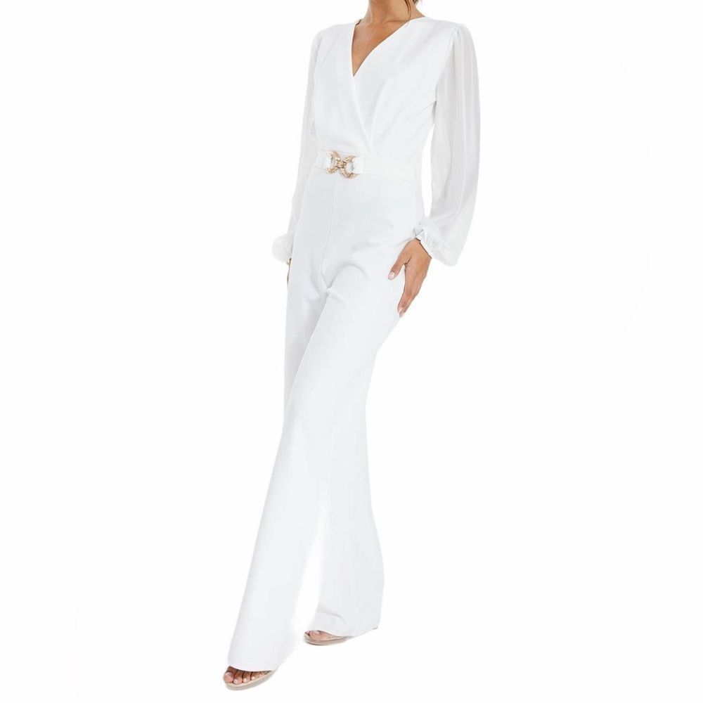 🔥Elegant White Jumpsuit Chiffon Buckle Palazzo Jumpsuit
QUIZ Sz 8 New